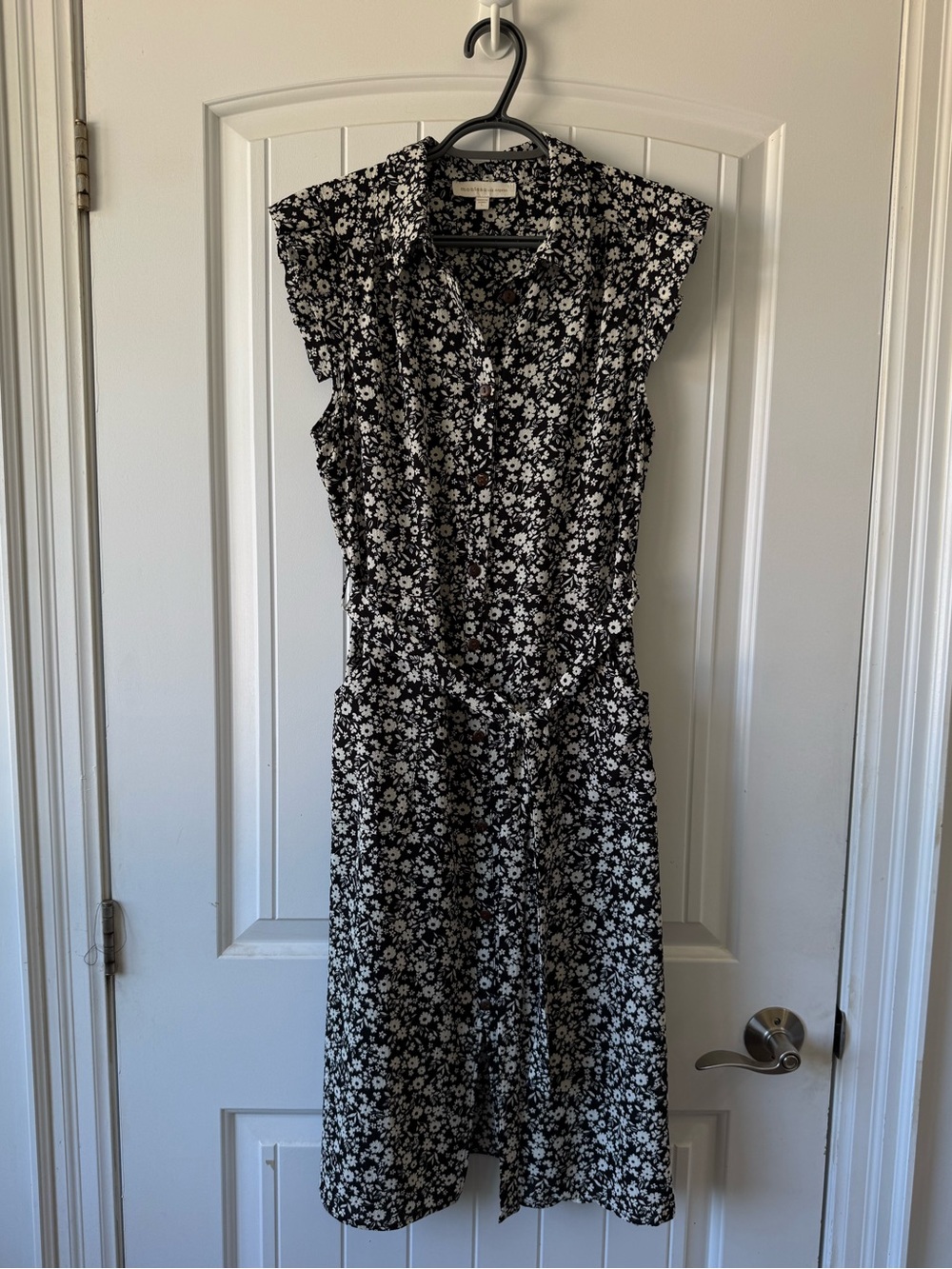 Sleeveless Black & White Floral Shirt Dress